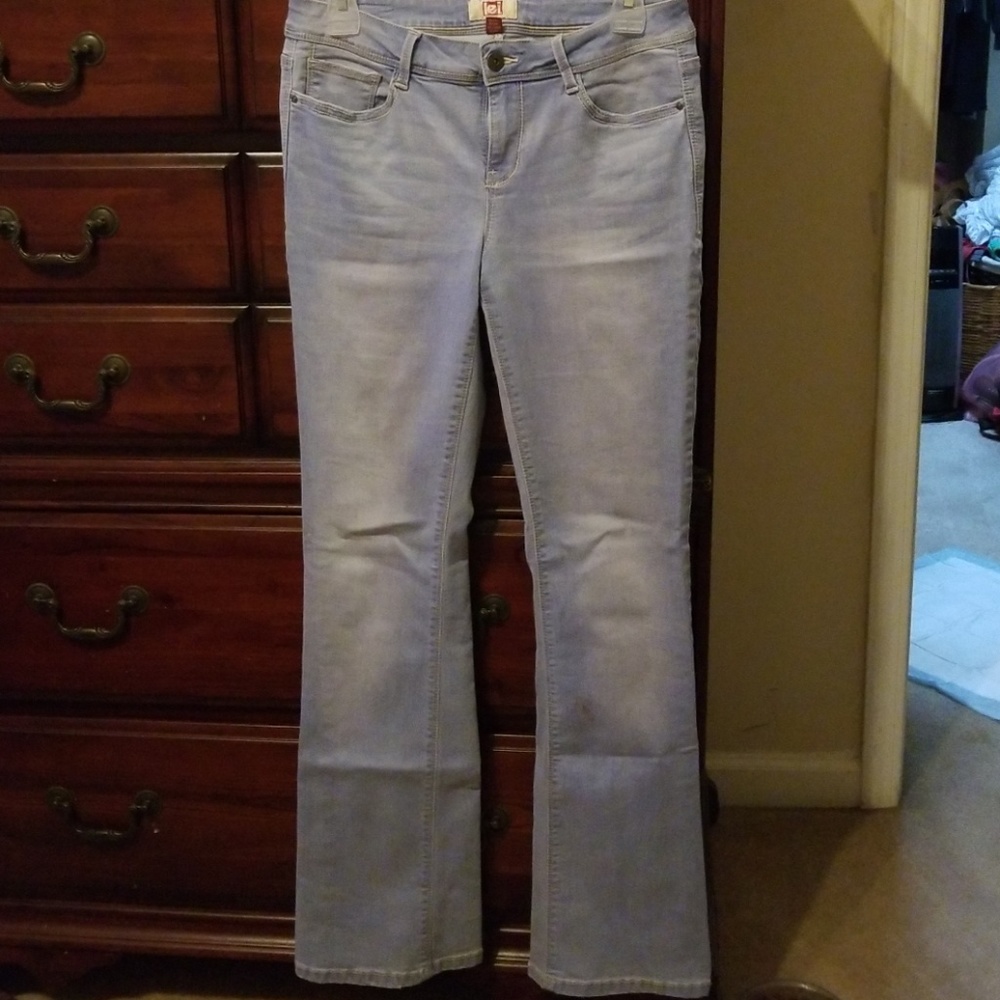 lei hip hugger boot cut